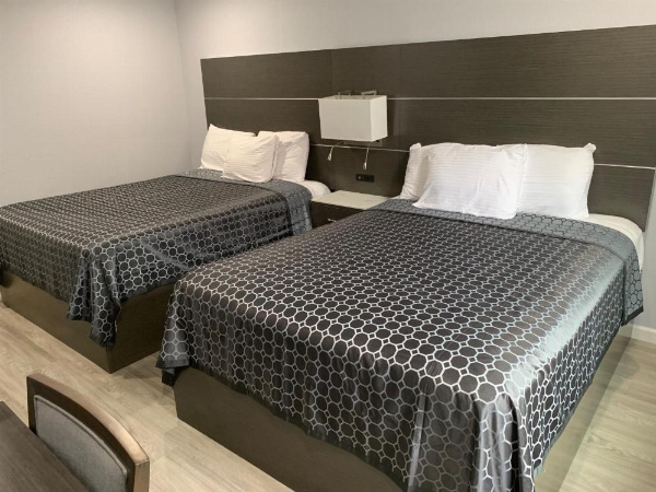 Mirage Inn & Suites image 10