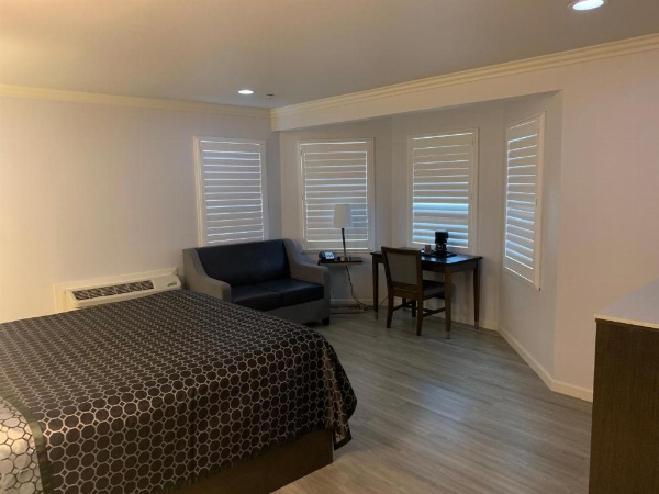 Mirage Inn & Suites image 30