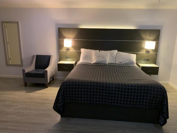 Mirage Inn & Suites image 32