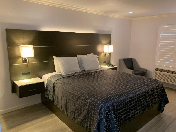 Mirage Inn & Suites image 6